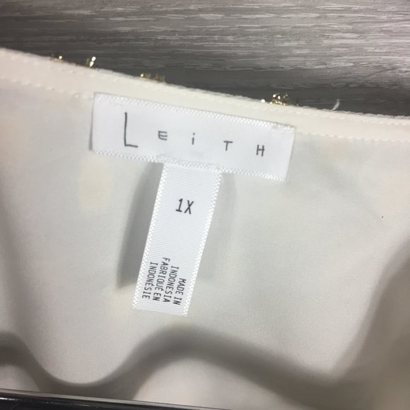 Leith White  Shirred V-Neck Top (Plus Size) - Picture 6 of 7